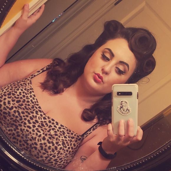 Meet your Posher, Jessica - Picture 1 of 1